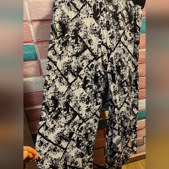 Xhilaration Monochrome Floral Pants - Picture 3 of 4